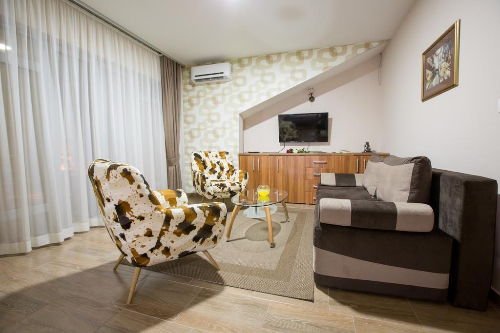 Apartmani Mg Niksic ภายนอก รูปภาพ