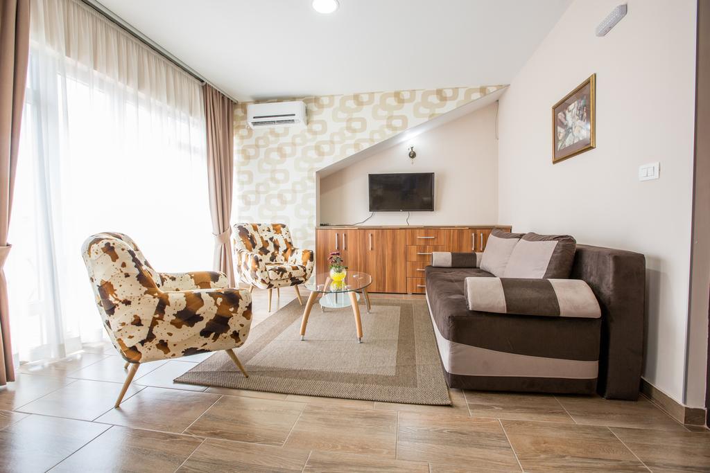 Apartmani Mg Niksic ภายนอก รูปภาพ