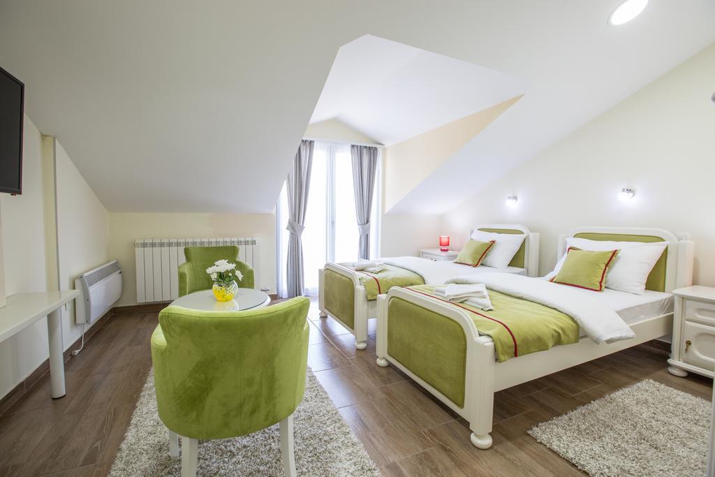 Apartmani Mg Niksic ภายนอก รูปภาพ