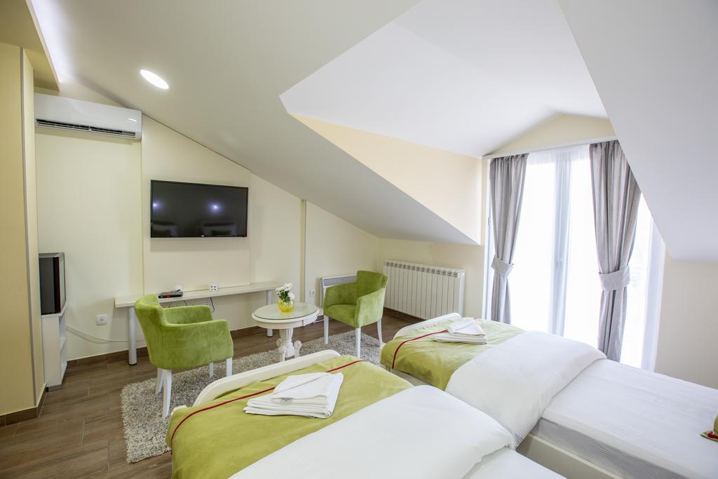 Apartmani Mg Niksic ภายนอก รูปภาพ