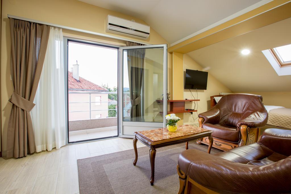 Apartmani Mg Niksic ภายนอก รูปภาพ