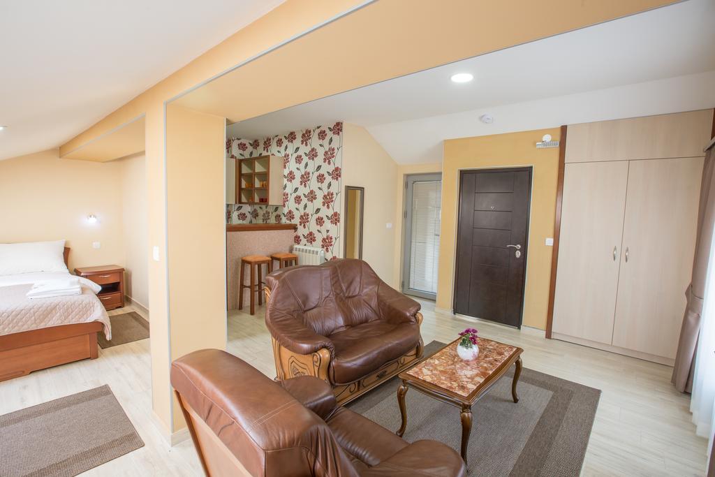 Apartmani Mg Niksic ภายนอก รูปภาพ